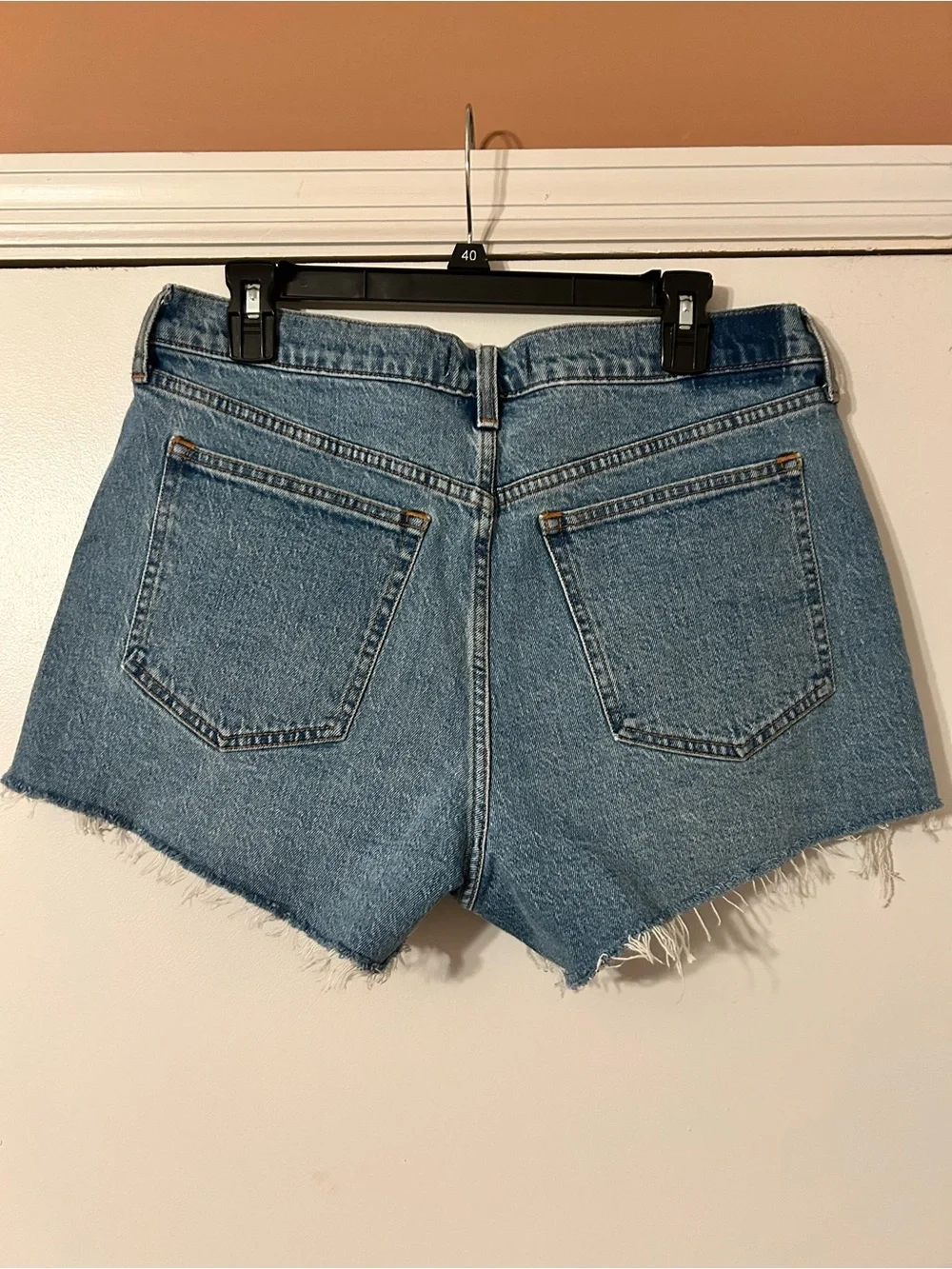 Abercrombie & Fitch High Rise Mom Shorts Size 31/12 Distressed Denim